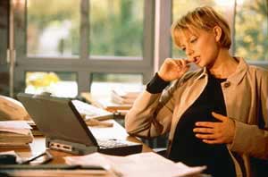 简单动作帮职场孕妇稳胎