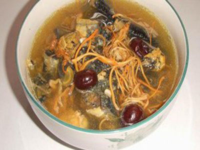 孕早期益气补血食谱：洋参山楂乌鸡汤