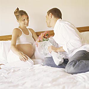孕晚期要适当做分娩辅助动作
