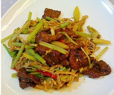 椒炒金针菇—维生素C含量高