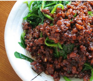 孕期补血食谱—牛肉炒菠菜