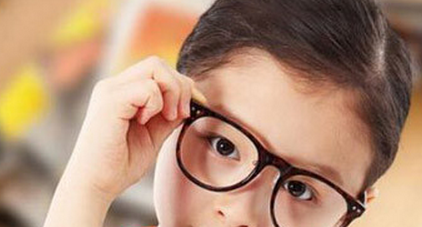 宝宝睡觉开灯好吗