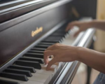 怀孕期间弹钢琴行不行，孕期能否练弹钢琴